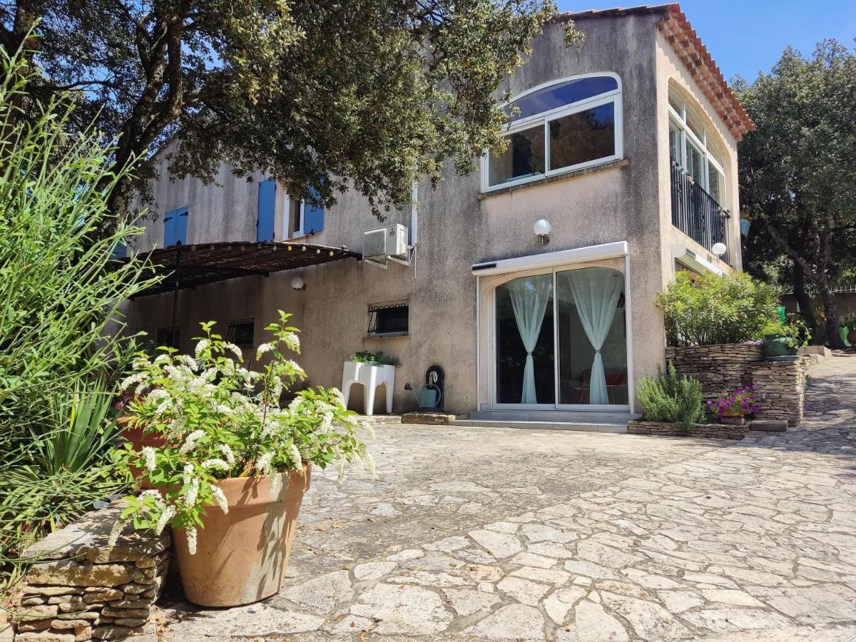 Charmant Studio A Castillon Du Gard, A Deux Pas Du Pont-Du-Gard Bagian luar foto