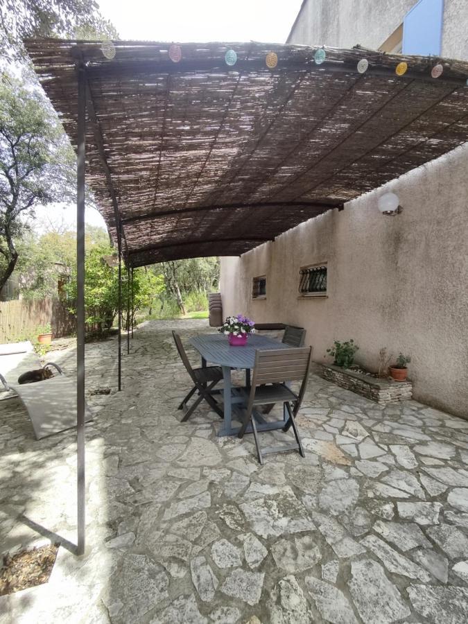 Charmant Studio A Castillon Du Gard, A Deux Pas Du Pont-Du-Gard Bagian luar foto